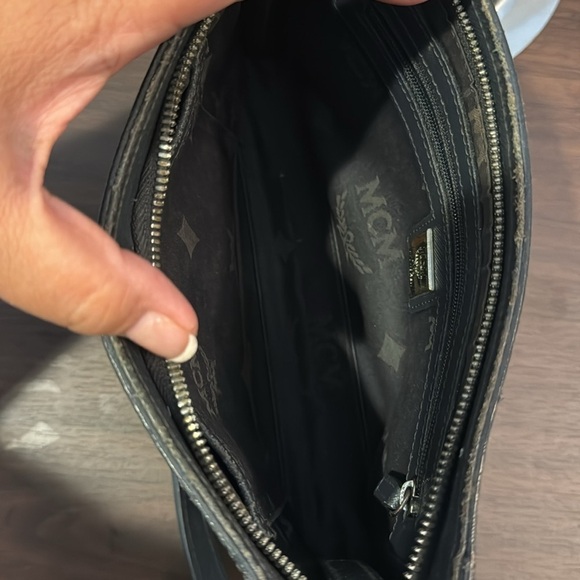 MCM Pochette in black sapphiano leather - Picture 8 of 9